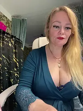 Stripchat Adult Webcam of Sweet-blonde