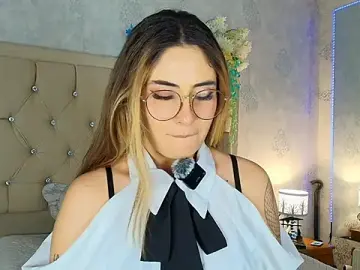 Stripchat Live Sex Cam of nini_love01