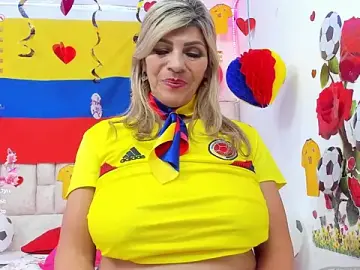 Stripchat Sex Cam of Celeste_Lincon