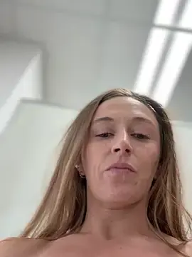 Stripchat Free Porn Cam of lunagirl13