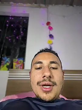 Stripchat Watch Live Sex Cams of Simone_Miller
