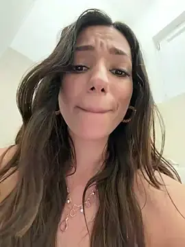 Stripchat Sex Chat of -_MiaQueen_-