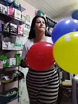 Stripchat Sex Cam of keilymadam