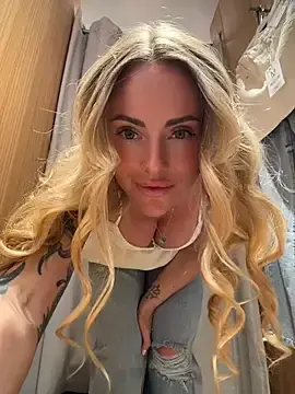 Stripchat Live Sex of EmaSalis