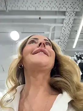 Stripchat Live Sex Cam of EmaSalis