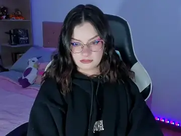 Stripchat Free Porn Cam of OphelianaRose33