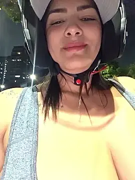 Stripchat Free Porn Cam of camiysebas21