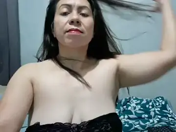 Stripchat Live Sex of xxxHoneyBee29