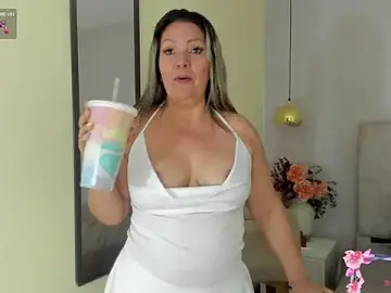 Stripchat Live Sex Cam of tutu_milf