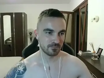 Stripchat Free Porn Cam of mu5clemania2