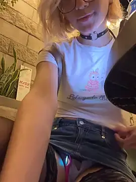Stripchat Free Porn Cam of SweetBunnyGF