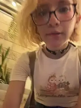 Stripchat Live Sex Cam of SweetBunnyGF