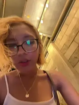 Stripchat Free Porn Cam of SweetBunnyGF