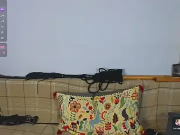 Stripchat Adult Webcam of laracroftmansion