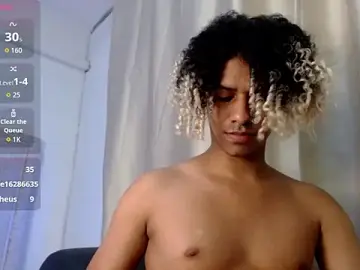 Stripchat Adult Webcam of Vic_cooper