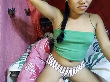 Stripchat Sex Cam of kiffy_miley79