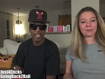 Stripchat Live Sex Cam of boomboomr00m