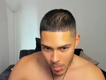 Stripchat Sex Cam of Iamdylan777