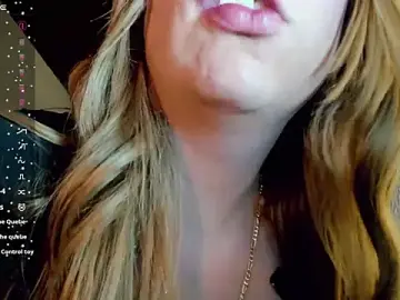 Stripchat Free Porn Cam of tinker_exotic_1