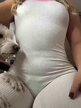 Stripchat Free Live Porn of lunablossom_