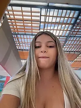 Stripchat Watch Live Sex Cams of lunablossom_