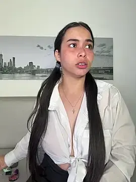 Stripchat Sex Cam of SophieRoyals