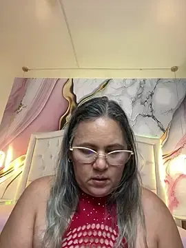 Stripchat Free Porn Cam of Lucy_Milf_474