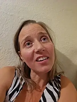 Stripchat Free Live Porn of SkyelarsWorld