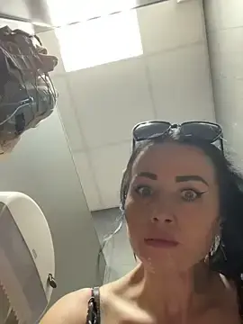 Stripchat Sex Cam of CrazzyChicks
