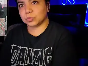 Stripchat Sex Cam of kimmiakiss22