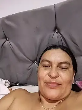 Stripchat Sex Cam of Horny-Mommy-Dirty
