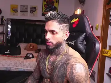 Stripchat Nude Webcam of logan_hugh8
