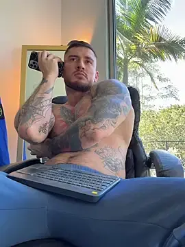Stripchat Free Porn Cam of DimitriSullivan_