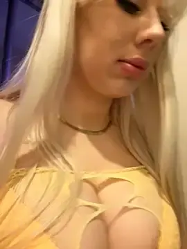 Stripchat Free Live Porn of LaraHollywood