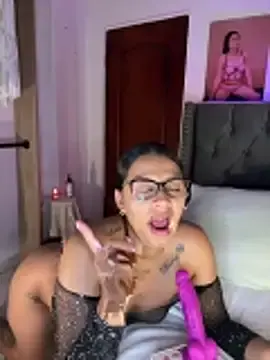 Stripchat Watch Live Sex Cams of ema_zoe