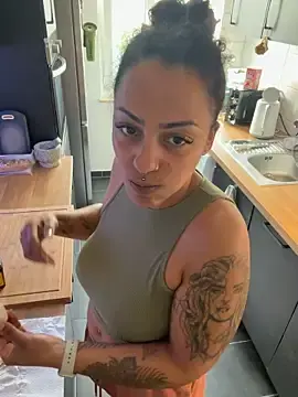 Stripchat Free Porn Cam of SweetPetiteNoir