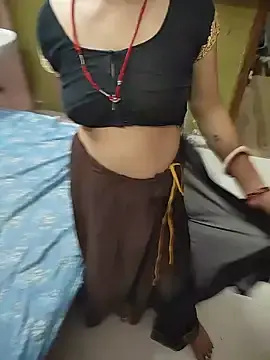 Stripchat Live Sex Cam of COUPLLE_VILLAGE