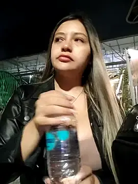 Stripchat Free Live Porn of alana_69