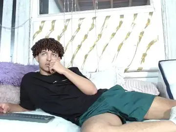 Stripchat Free Porn Cam of ian_smith_