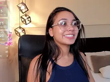 Stripchat Live Sex Cam of Lucia_Brown_