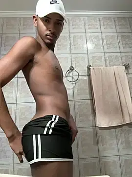 Stripchat Sex Cam of pretin19cm1