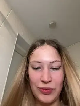 Stripchat Live Sex Cam of blonde_exe