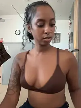 Stripchat Free Live Porn of Your_Paris