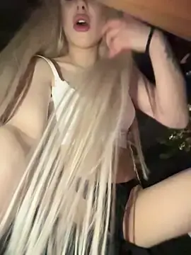 Stripchat Free Porn Cam of AlyssaFoxx_