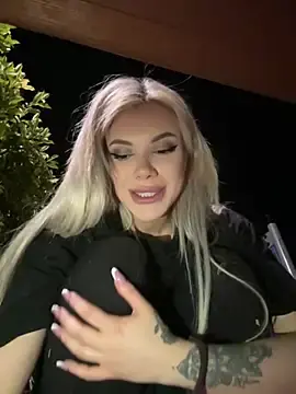 Stripchat Sex Cam of AlyssaFoxx_