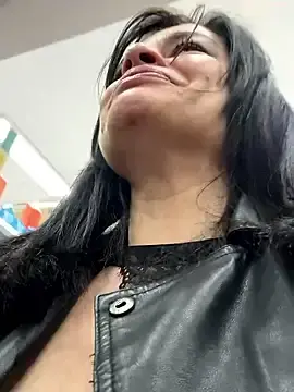 Stripchat Live Sex Cam of Dr_Nathalia_28