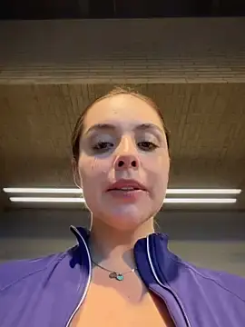 Stripchat Watch Live Sex Cams of Alirawrz