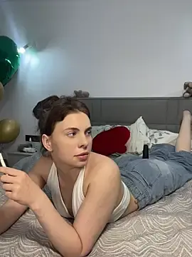 Stripchat Free Porn Cam of CurlyLara