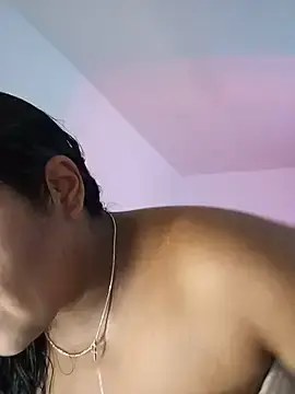 Stripchat Free Porn Cam of paola091