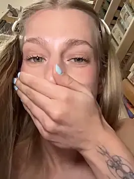 Stripchat Sex Chat of kira_mia